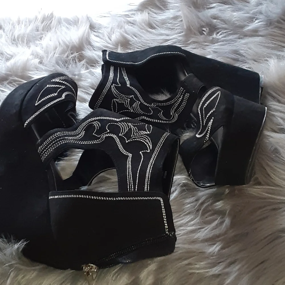 Sandals - Picture 4 of 4